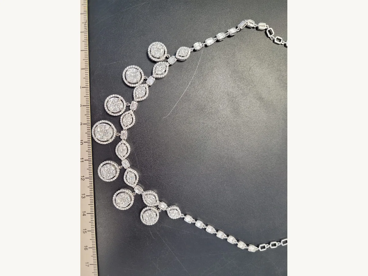 Collier diamant presente pour expertise et rachat - Geneve