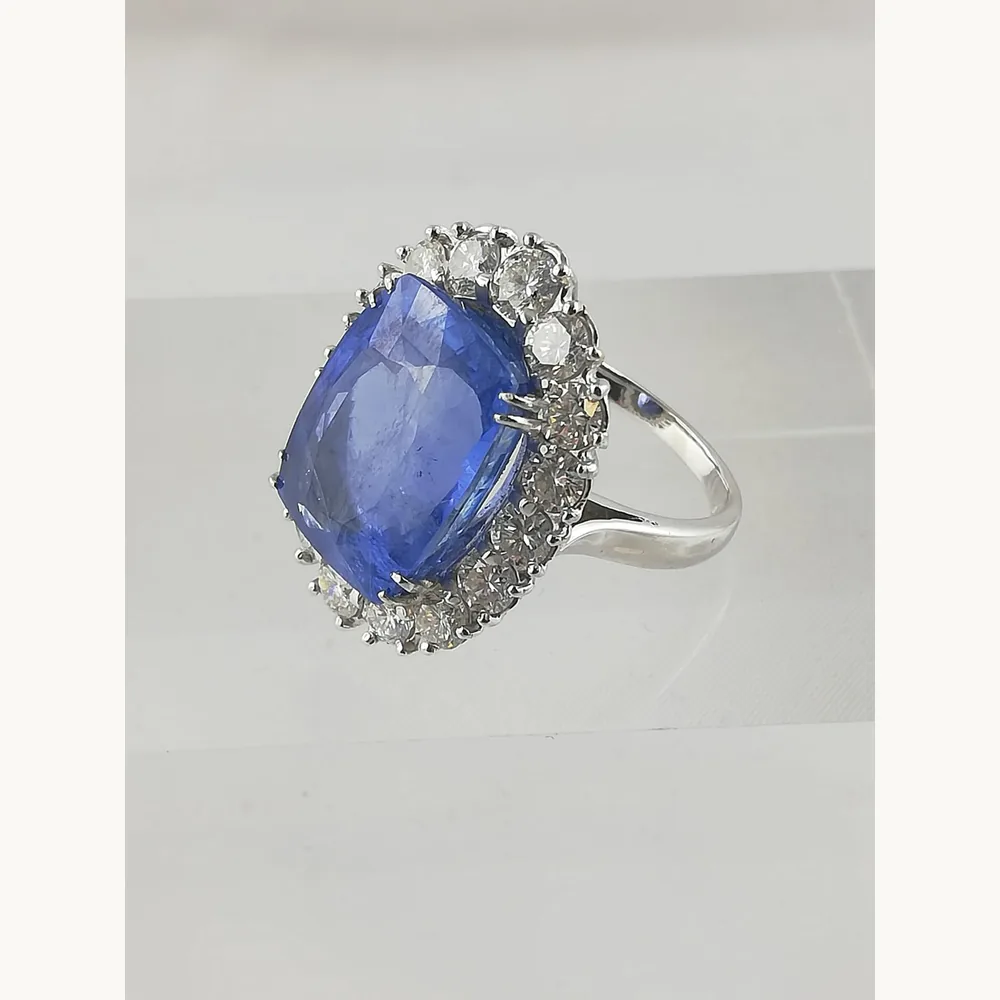 Bague saphir et diamants pour expertise de pierre precieuse a Geneve